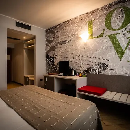 Palazzo Lovera מלון 4*